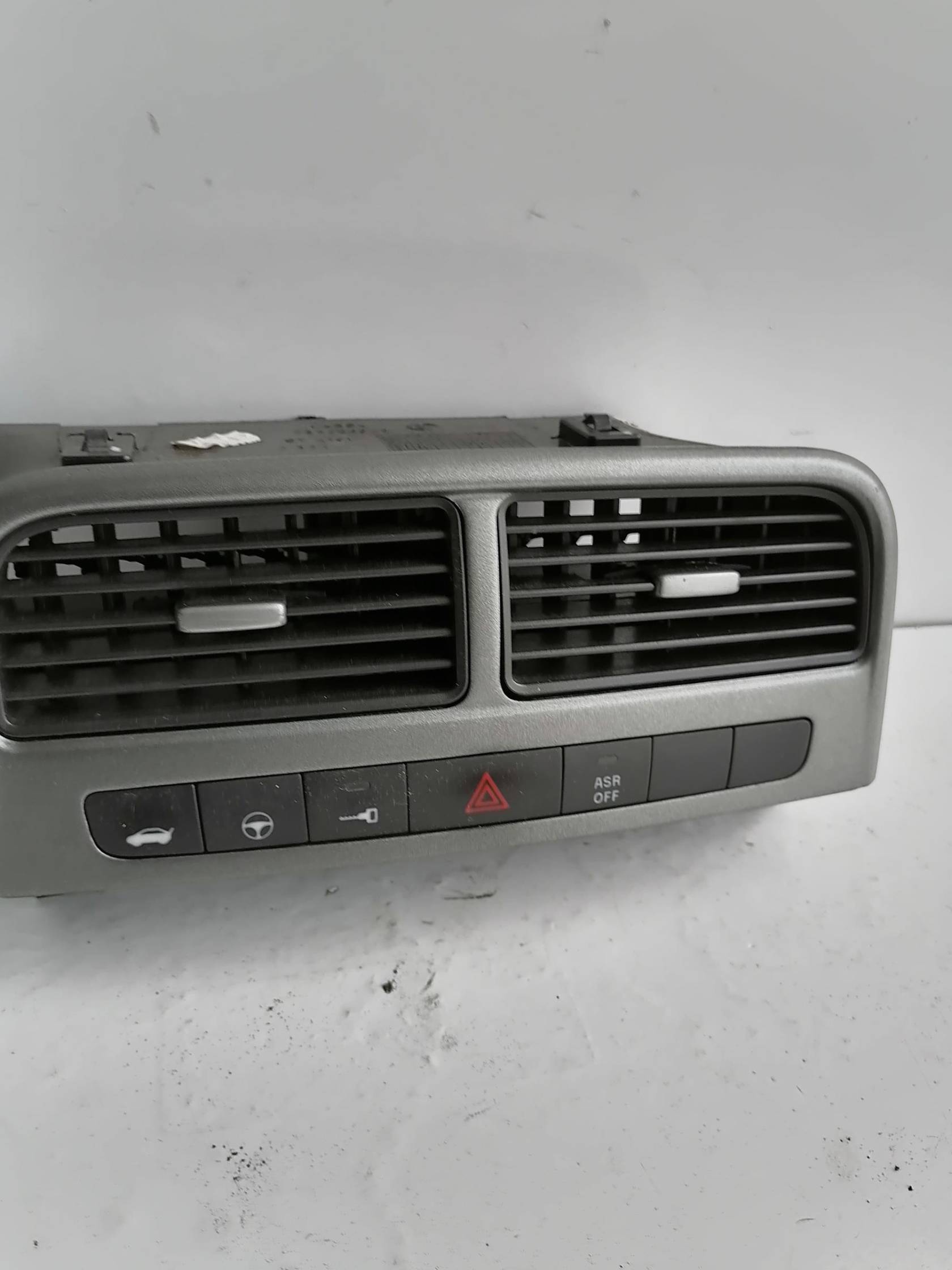 Bocchetta aria lat. cruscotto dx.